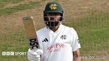 Late Yorkshire wickets halt Notts progress