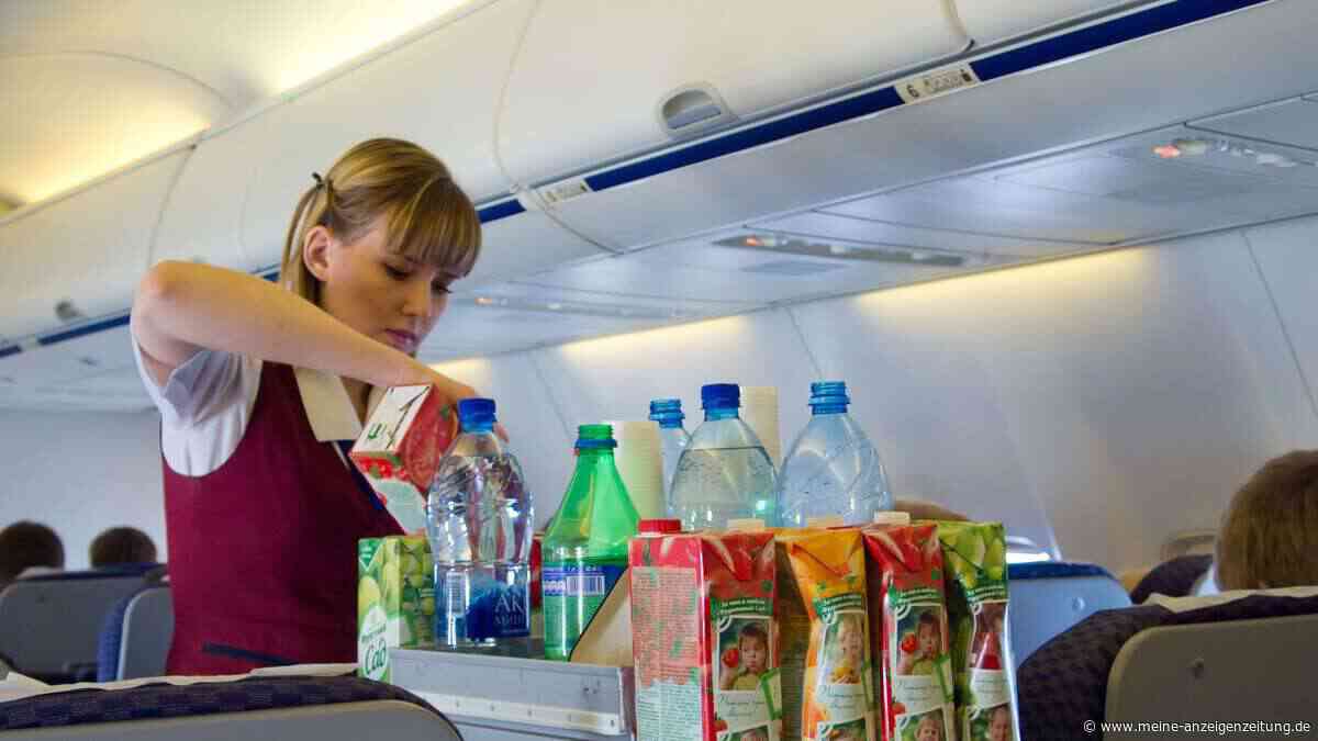 Flugbegleiterin verrät, warum Gäste zwei Getränke im Flugzeug niemals bestellen sollten