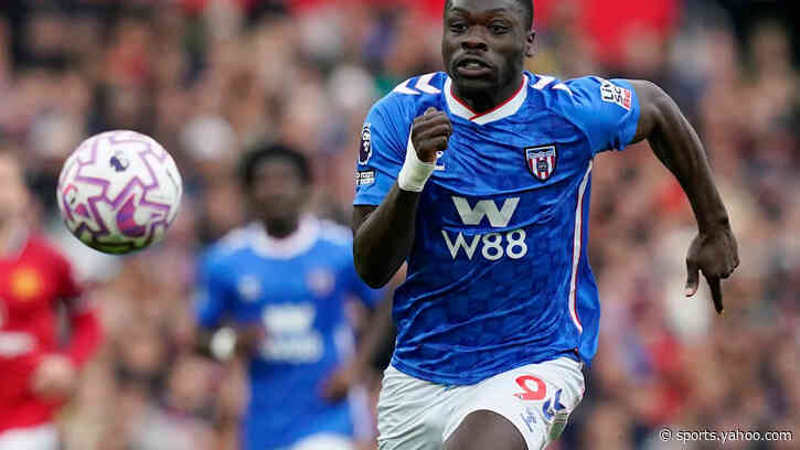 Arsenal urged to consider move for Premier League striker
