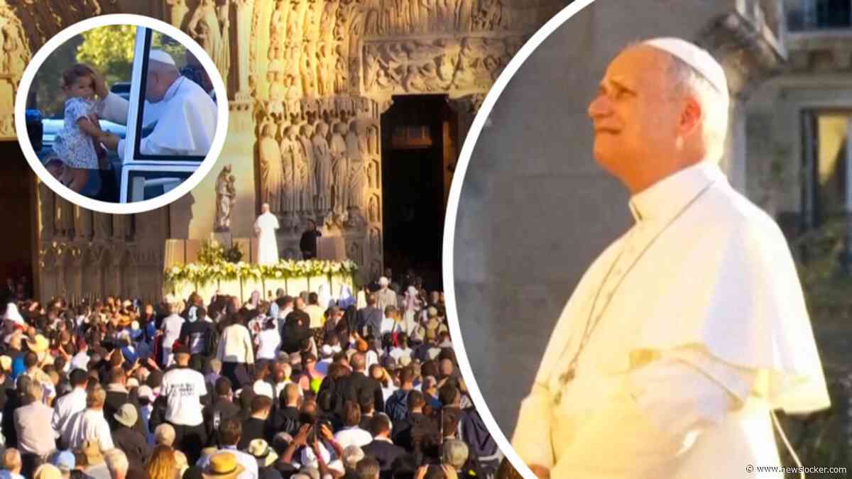 Paus Leo wordt emotioneel terwijl hij voor het Mariabeeld zingt bij de Notre-Dame