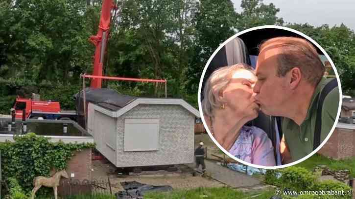 Frans Bauer emotioneel bij het weghalen van de woonwagen van zijn moeder