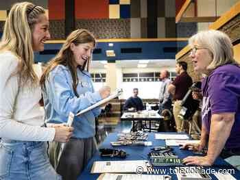 ‘Your voice, your vote’: Perrysburg students learn importance of voting in registration event