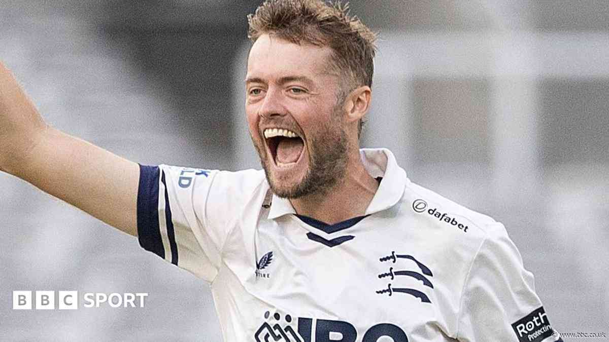 Promotion-chasing Northants in trouble at Middlesex