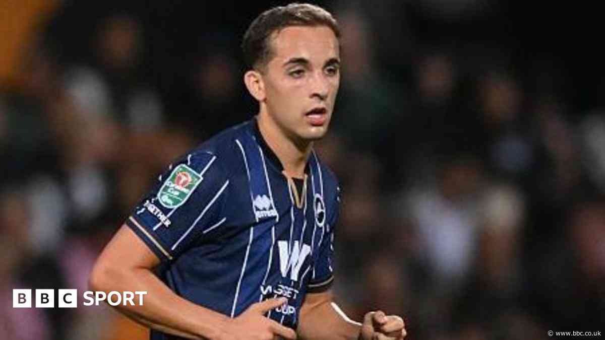 Hornchurch sign Massey on loan from Millwall