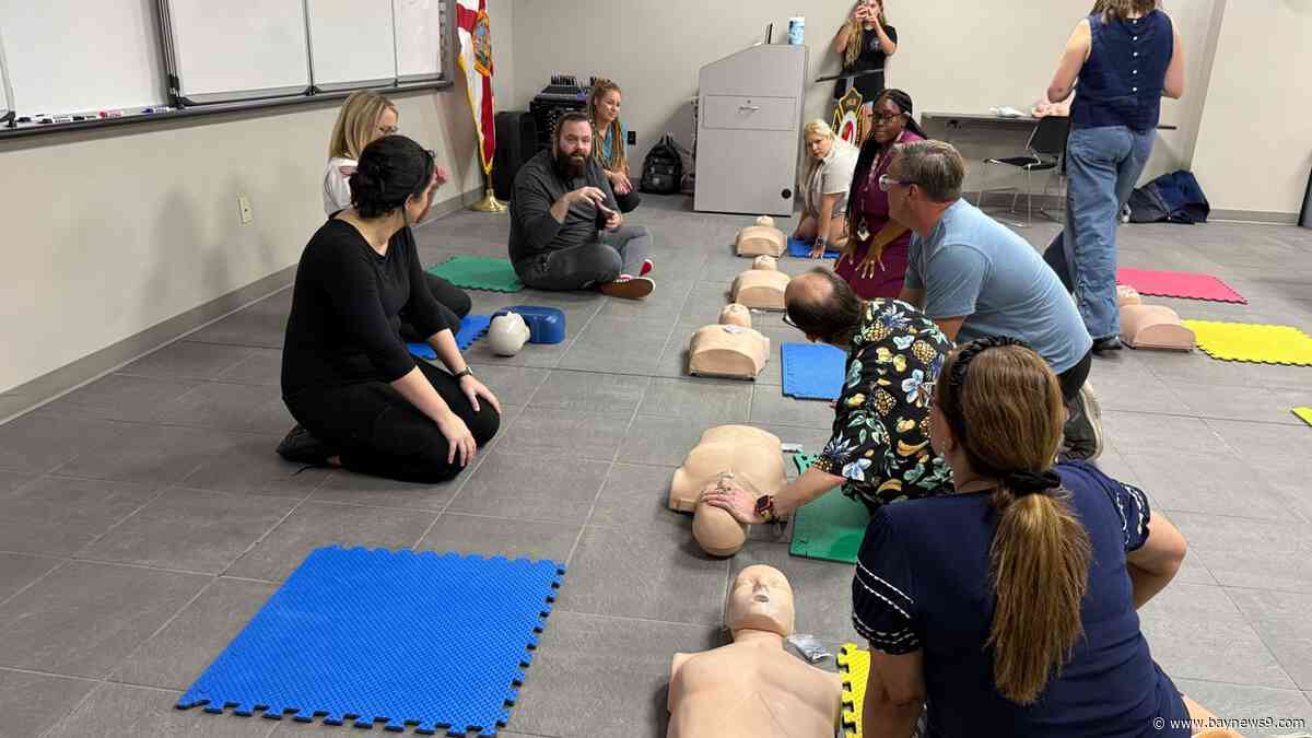 Palm Harbor class teaches CPR to people hard-of-hearing and deaf