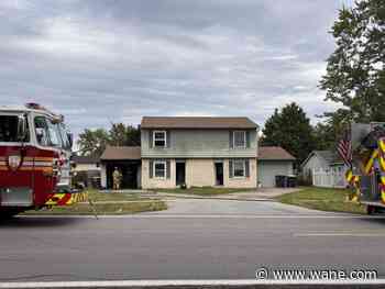 Crews extinguish garage fire in southeast Fort Wayne