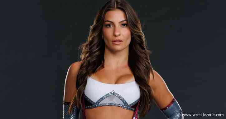 PHOTO: WWE’s Kendal Grey Reacts After Fan Makes Major Edit to Her Backside