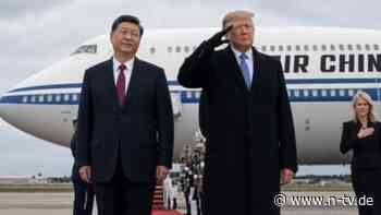 Seite an Seite mit Xi: Trump soll Staatsbesuchs-Foto mit KI manipuliert haben
