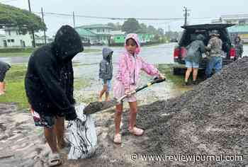 Nolo threatens Hawaii with flash floods, extreme surf — PHOTOS