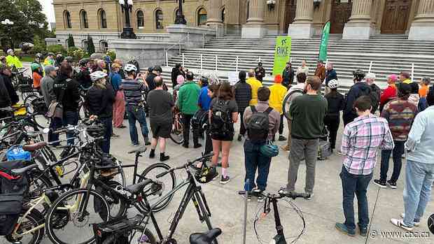 Advocates protesting provincial ‘overreach’ on bike lanes hand-deliver thousands of postcards to Legislature