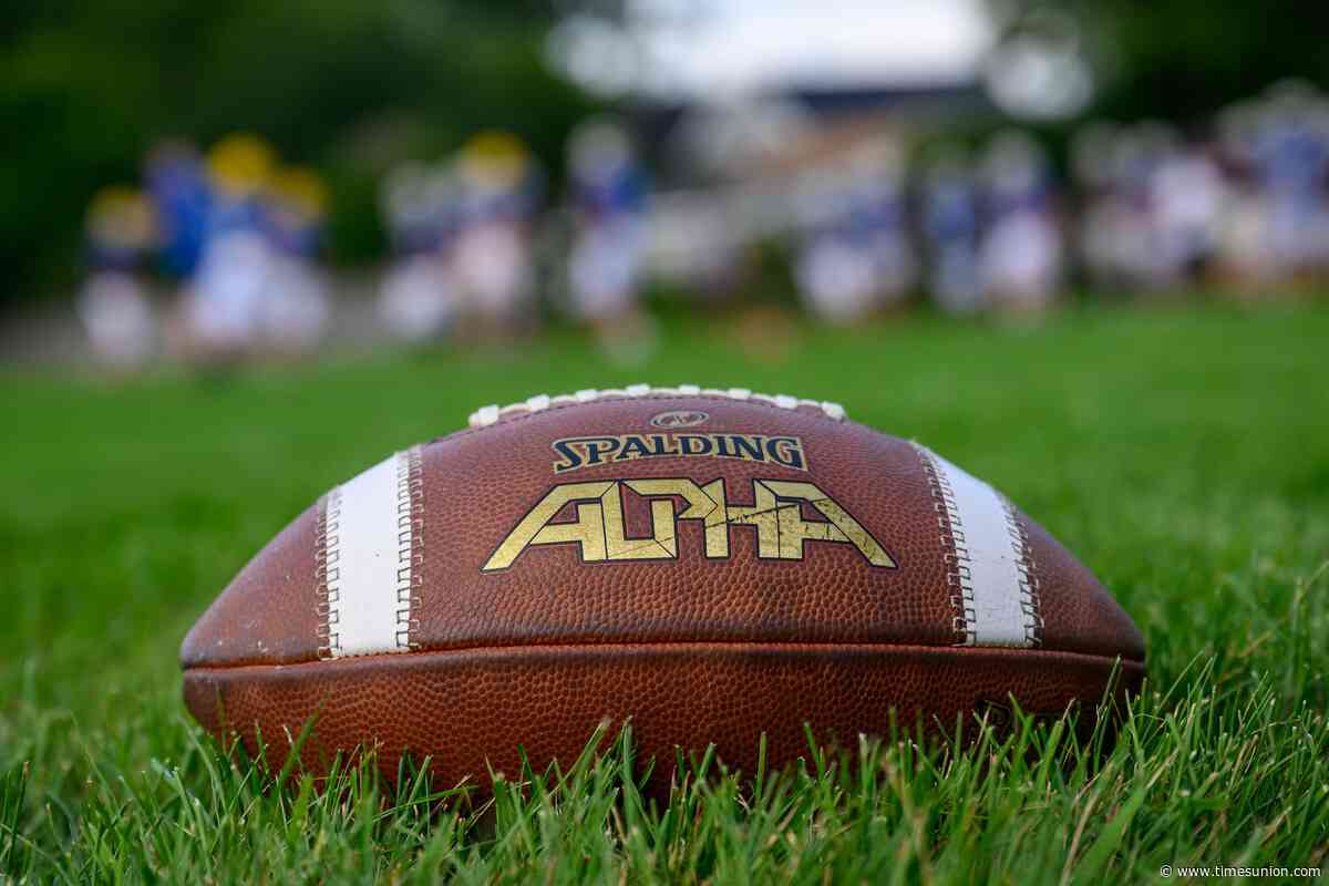 Huggins' 4 TDs power Burnt Hills-Ballston Lake football past Troy