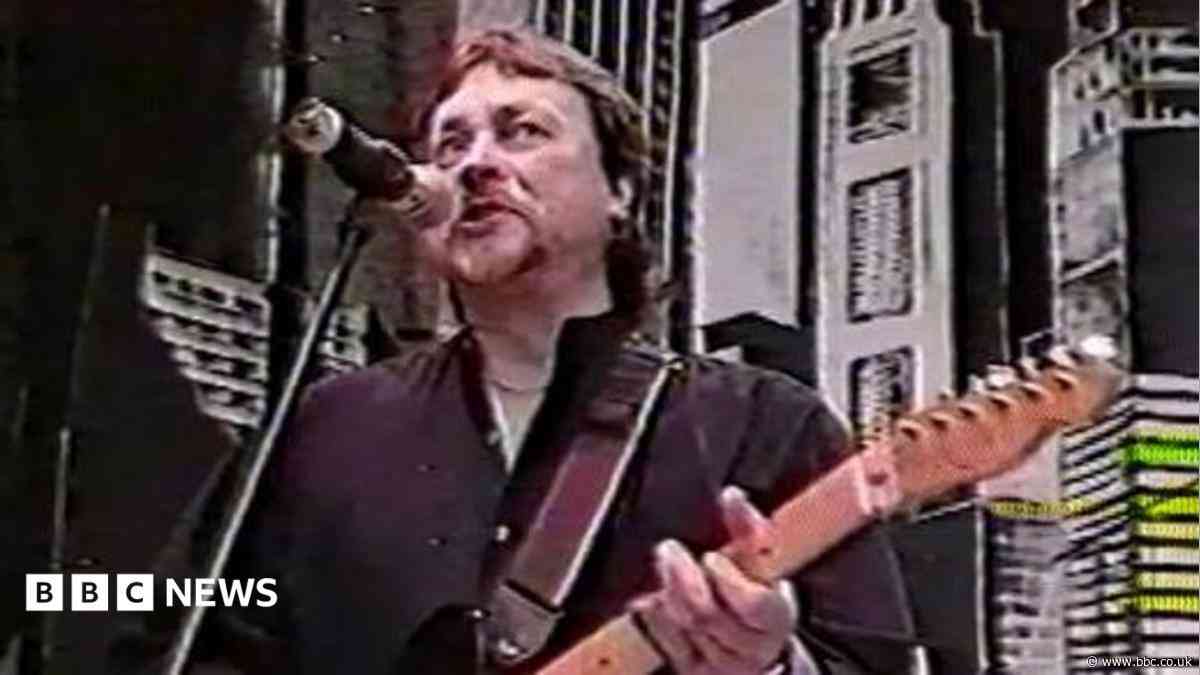 Tributes paid to former Bay City Rollers guitarist Neil Henderson