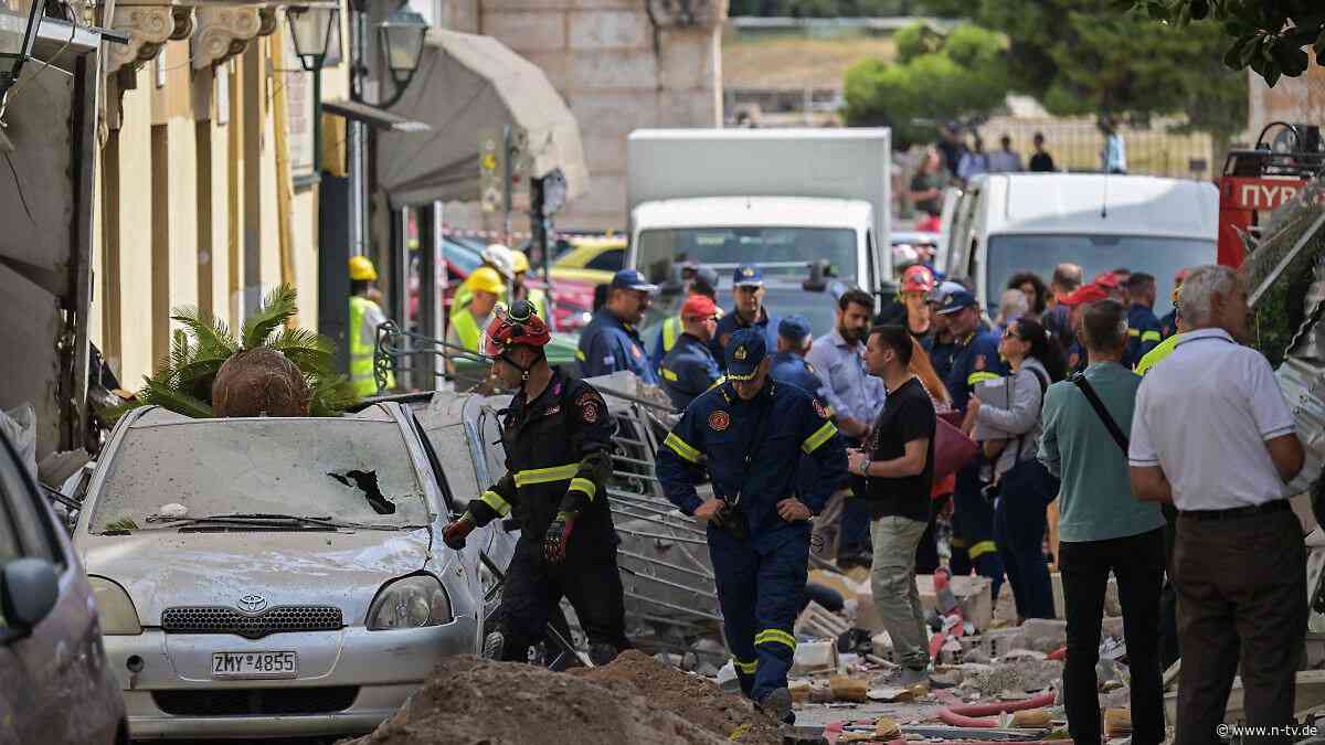 Explosion trifft auch Touristen: Sechs Vermisste: Wohnhaus nahe der Akropolis eingestürzt