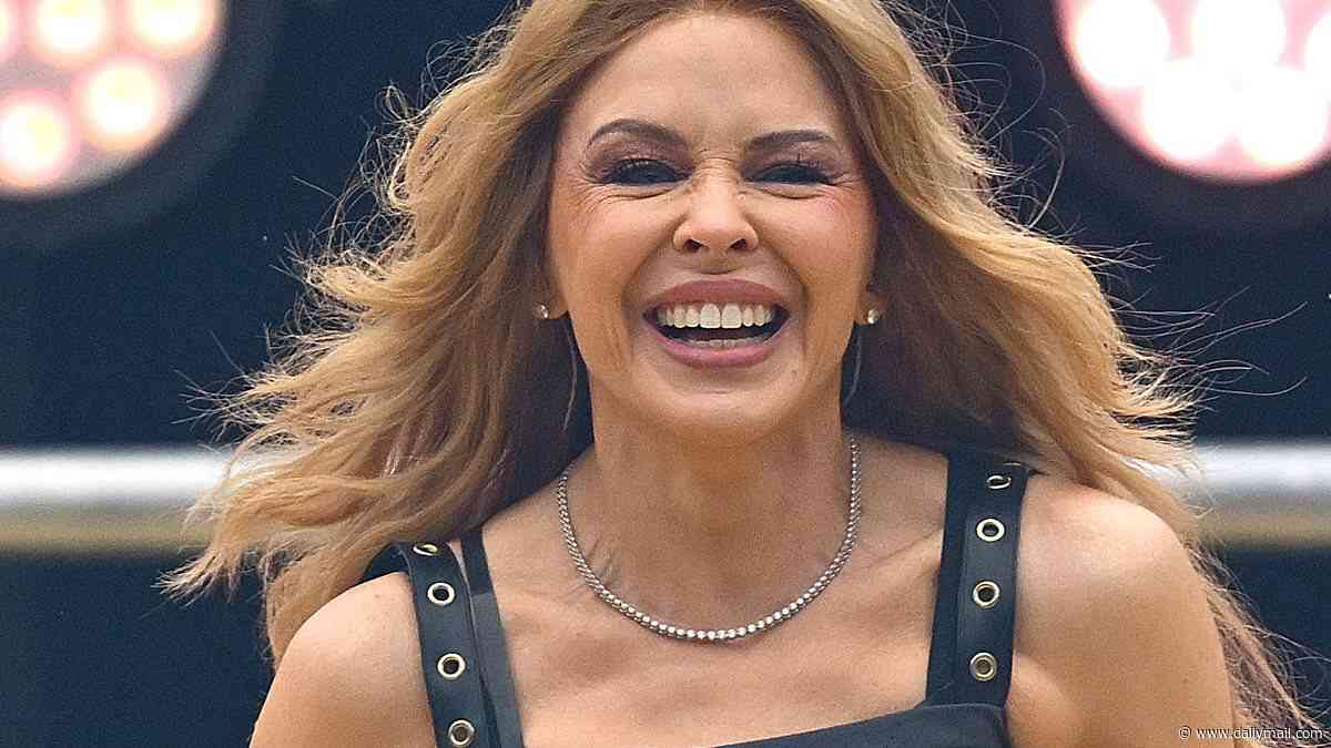 Kylie Minogue fans left disappointed by pop icon's 'bloody shocking' AFL Grand Final pre-game performance: 'Horrendously bad'