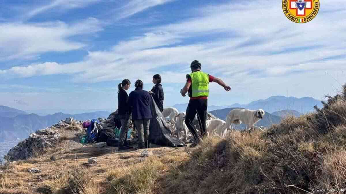 Wanderinnen verschanzen sich im Zelt: Junge Frauen völlig verängstigt, Bergrettung muss anrücken