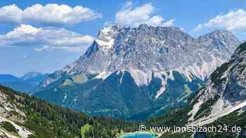 Kurioser Fund in Tirol: Alpen-Bürgermeister sammelt 16 Unterhosen an beliebten Bergsee ein