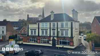Restaurant with illegal workers loses licence