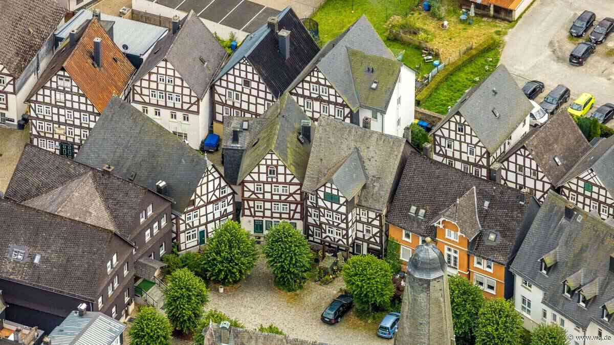 Ein Fluss, Fachwerkhäuser und weitläufiger Kurpark: Historischer Ortskern in NRW bietet einmalige Aussichten