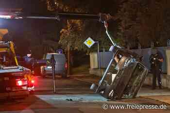 Schwerer Unfall in Crimmitschau: Auto landet auf dem Dach