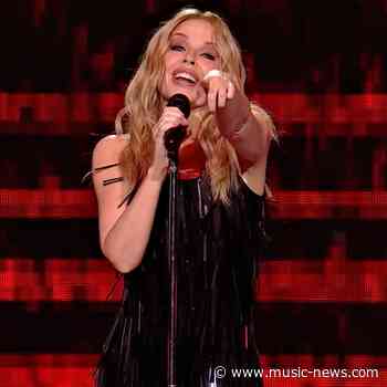 Kylie Minogue dazzles over 100,000 fans at Melbourne AFL Grand Final homecoming