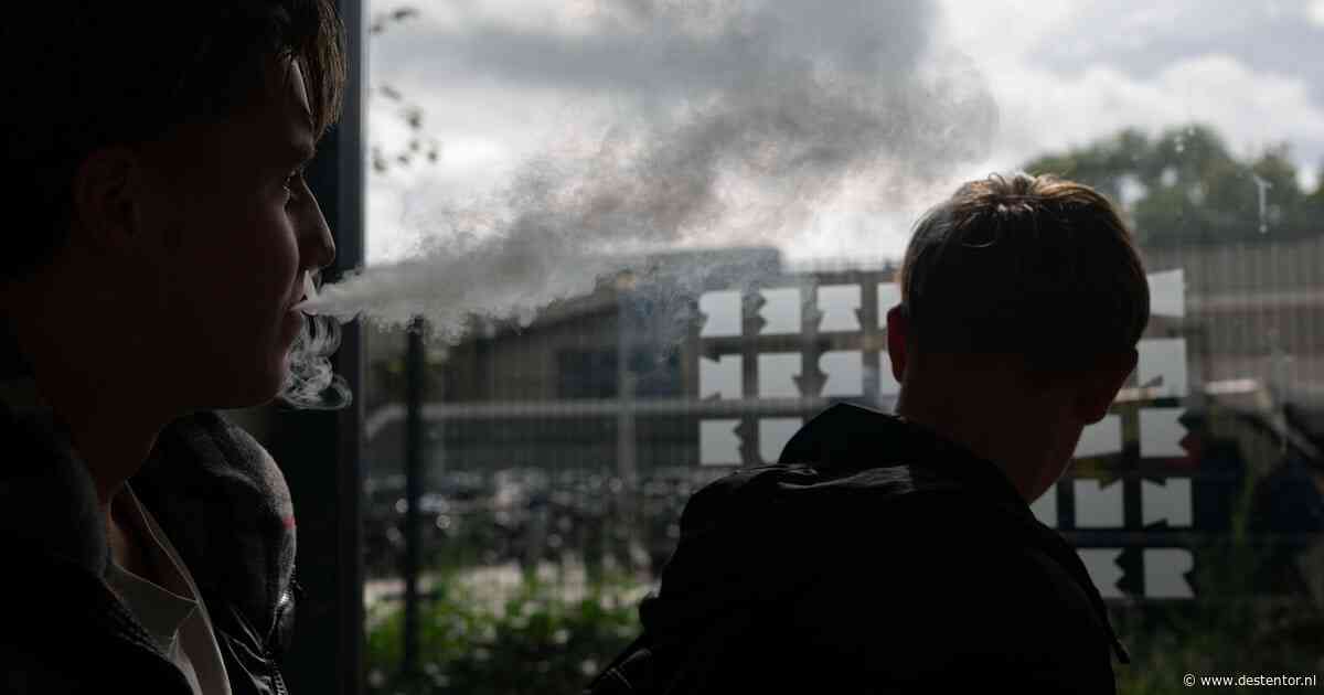 Lezersvragen over rookgedoogzones op scholen: ‘Wat is er mis met opvoeden?’
