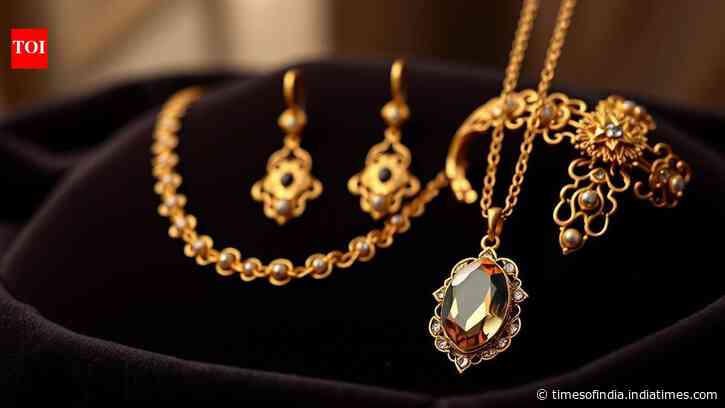How to wear coloured gemstones with confidence
