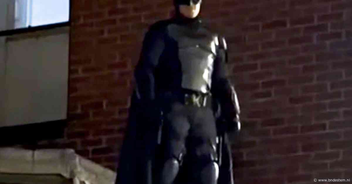 Britse ‘Batman’ vangt handtasdief: ‘Ik hoop dat ik anderen kan inspireren’