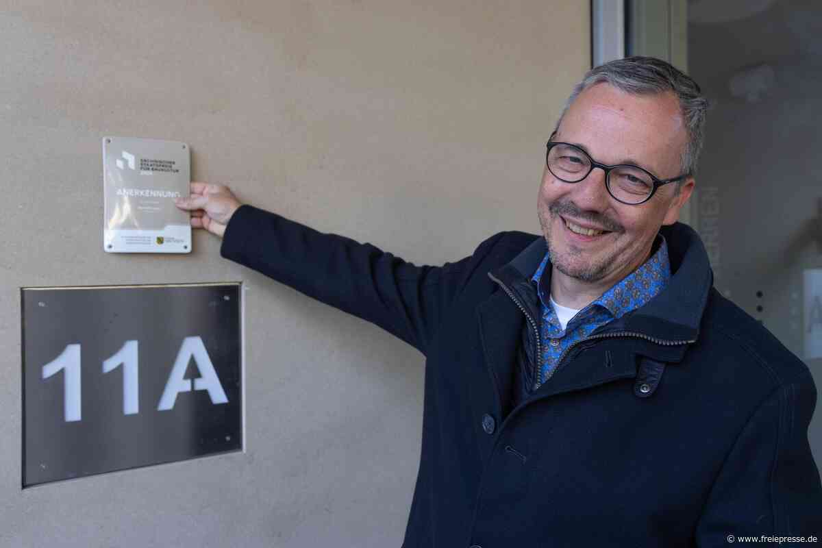 Preis für Geyers Eric-Frenzel-Sporthalle: Plakette für Gebäude übergeben