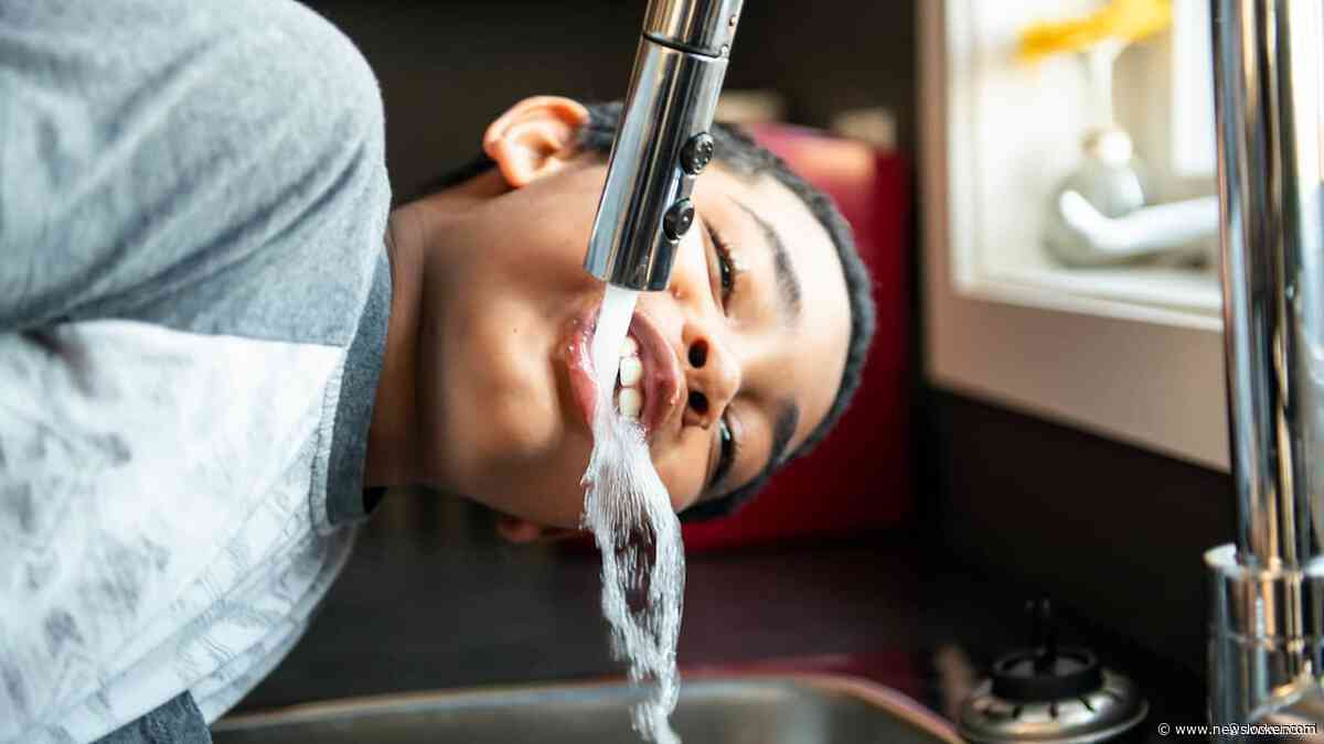 Te veel chemicali&euml;n in kraanwater niet direct onveilig: 'Flessenwater niet beter'
