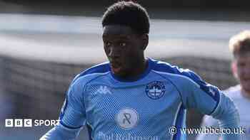 Worthing sign Truro forward Johnson-Fisher