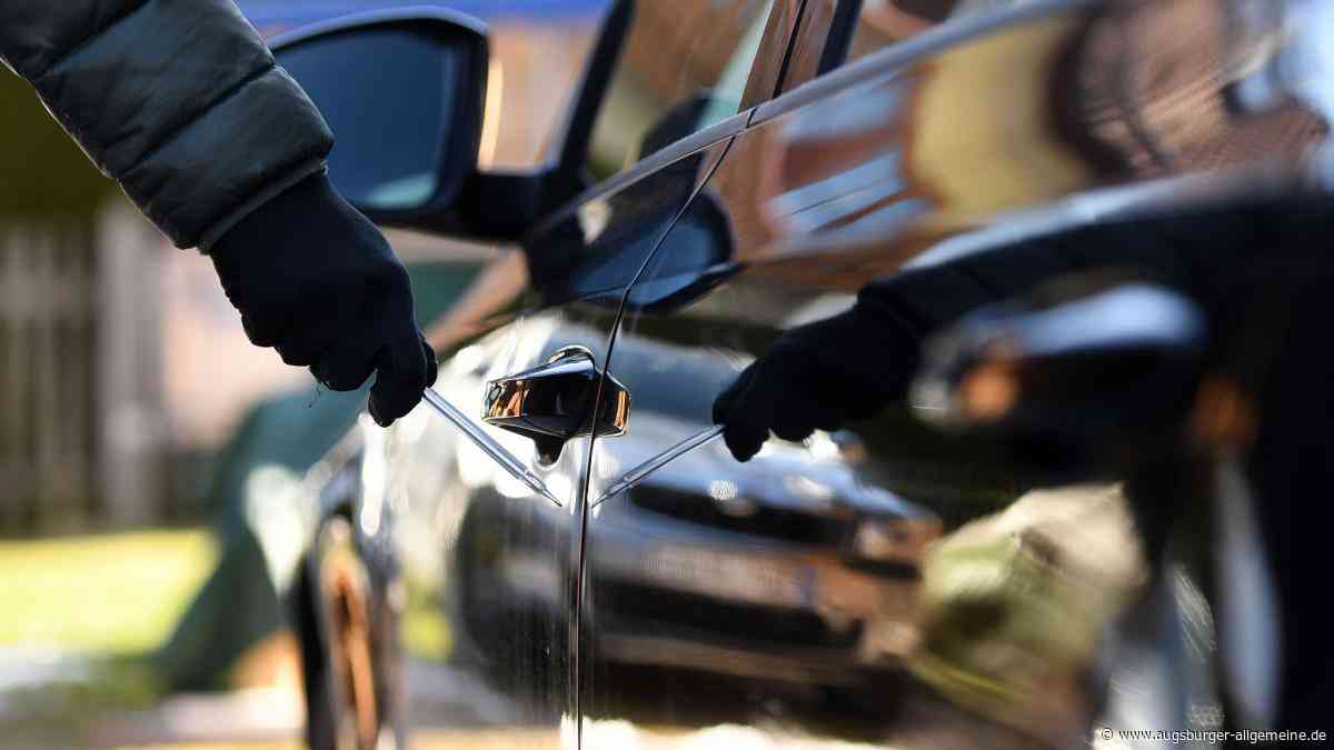In Neuburg geparkter Audi über die ganze Länge zerkratzt