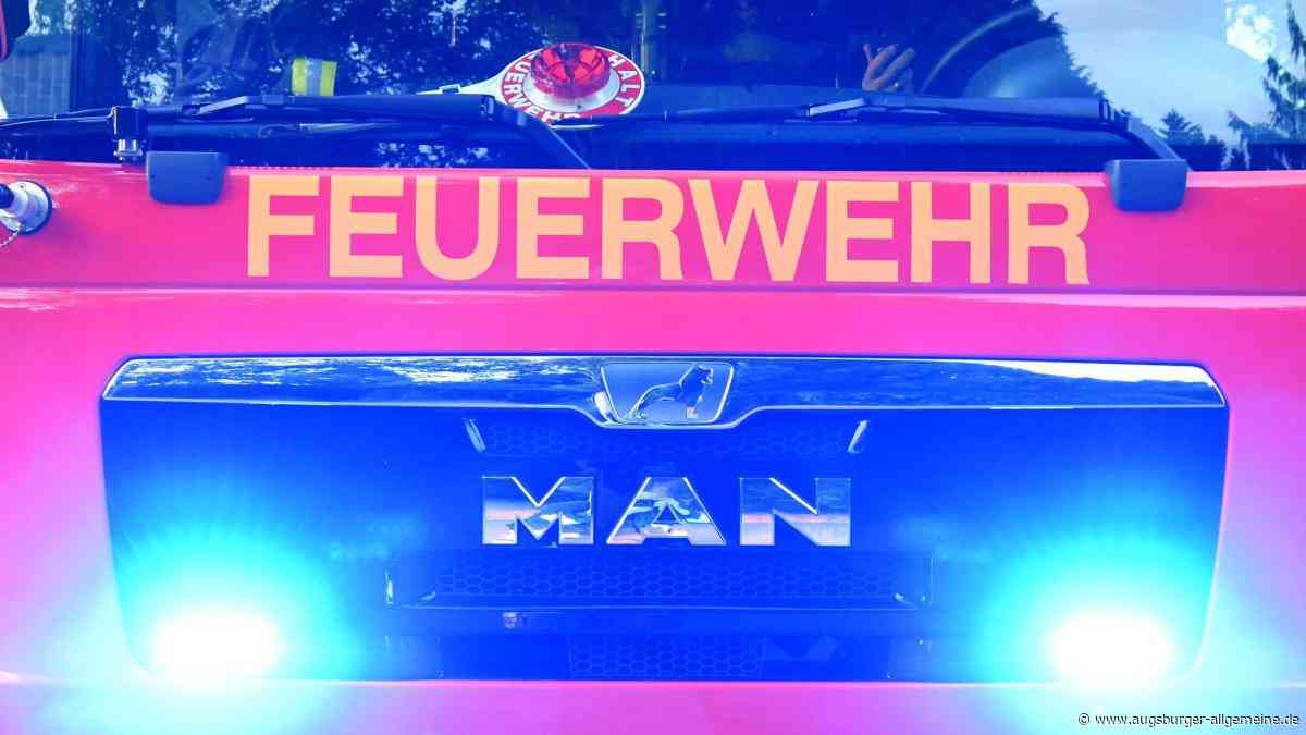 Feuerwehr rammt bei Fahrt zum  Einsatz ein Auto: 15.000 Euro Schaden