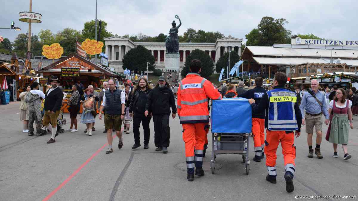 Vollrausch, Knochenbrüche und ein Todesfall: Ehrenamtliche Sanitäter geben auf der Wiesn alles