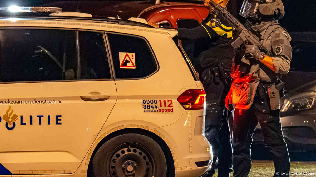 Politie schiet in Someren als auto op agent inrijdt: Polen van 24 en 41 jaar aangehouden