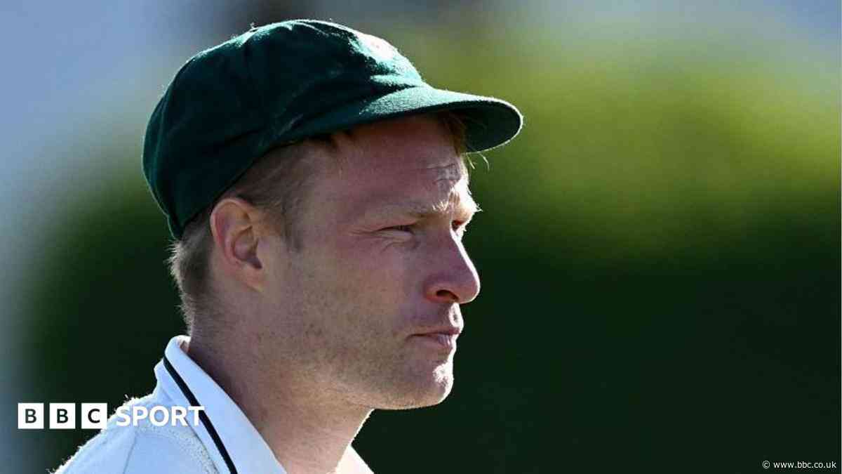 Waite helps Pears build big lead over Derbyshire