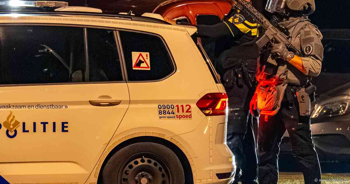 Twee mannen aangehouden in Someren: verdachte reed in op agent, politie lost waarschuwingsschoten