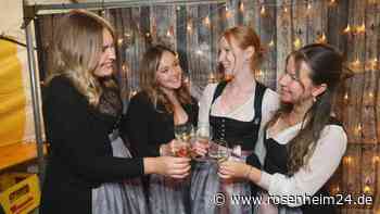 Wein, Musik und gute Stimmung: Rettenbacher Dirndl feiern bis tief in die Nacht
