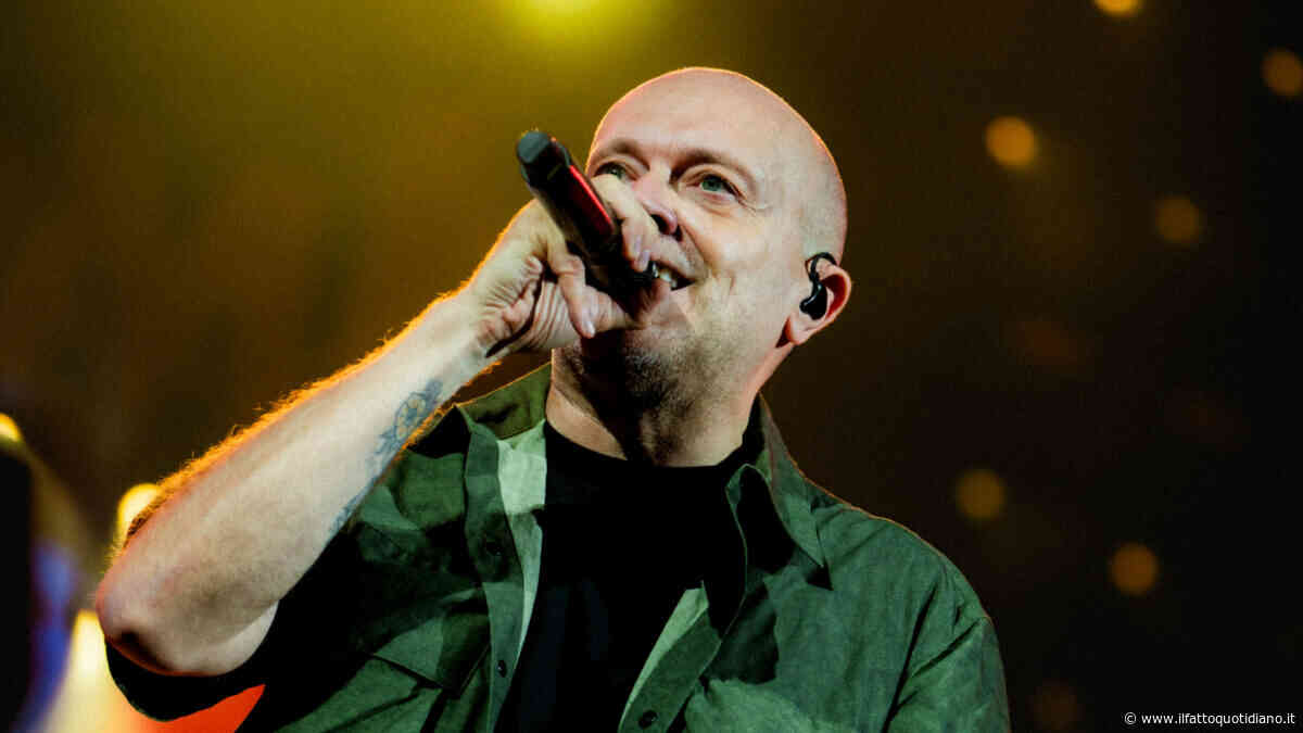 “A mio figlio non saprei mentire, mi scappa da ridere. L’empatia si coltiva col rapporto umano e la sento mancare sempre di più”: Max Pezzali si confessa tra famiglia e nostalgia
