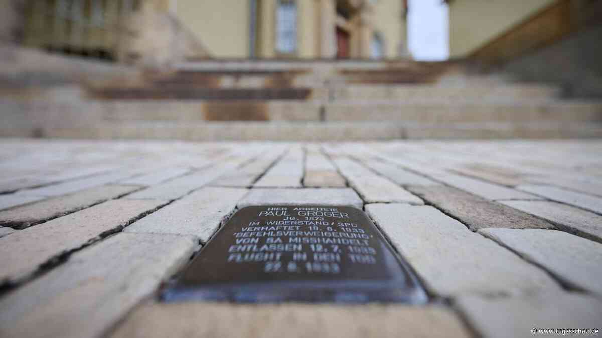 Bildungsministerin Prien: "Verbot von Stolpersteinen ist Skandal"