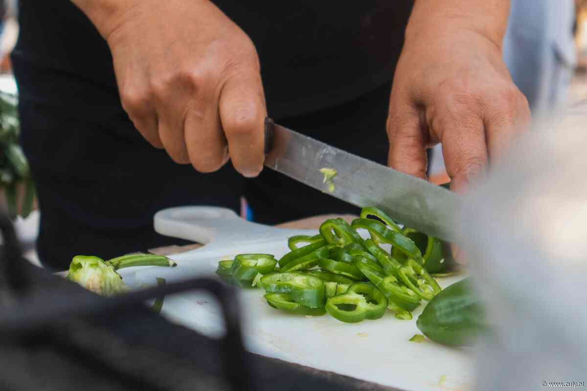 Nooit meer per ongeluk hete peper in je ogen krijgen na het snijden; dit is de truc!