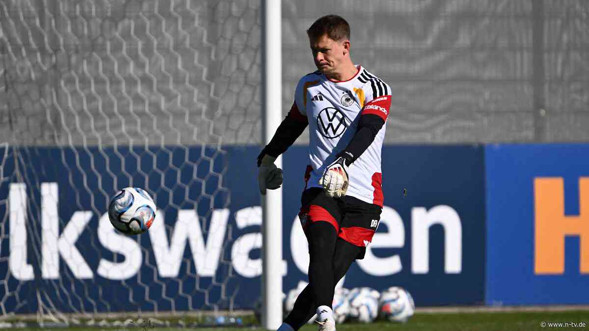 Aber: "Happy" mit ter Stegen: Bundestrainer Klopp wechselt auf der Torwart-Position