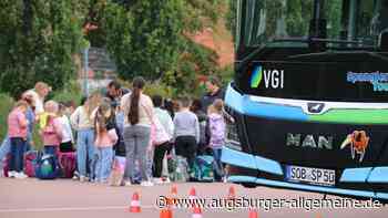 1000 Erstklässler beim Schulbustraining in Neuburg