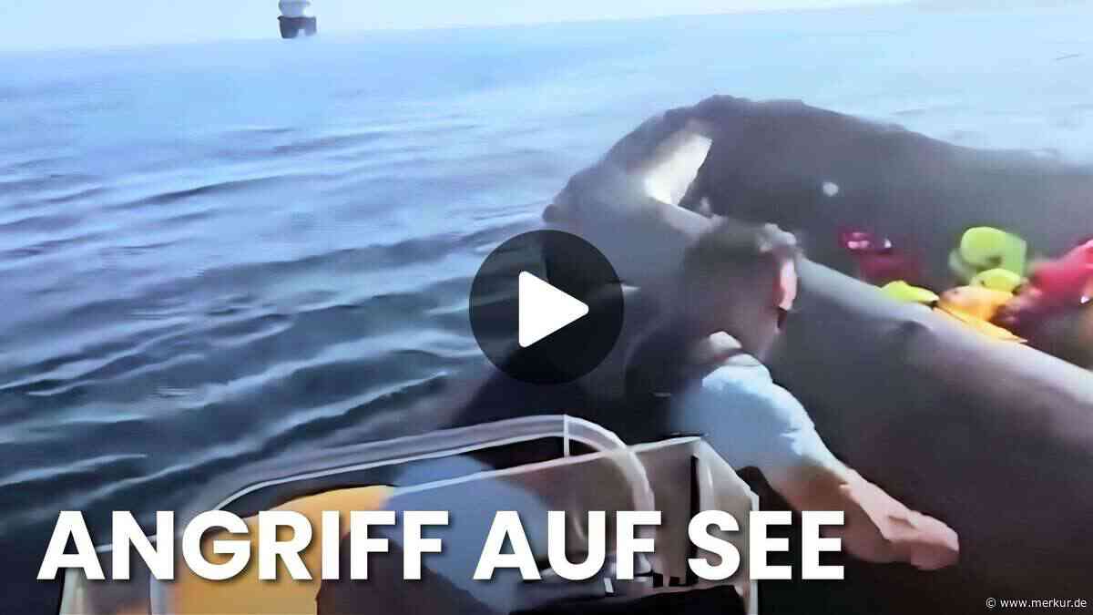 Rechter Aktivist schlitzt Flüchtlingsboot auf und plädiert auf nicht schuldig - sehen Sie selbst