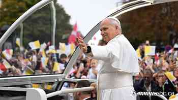 Hundreds of thousands turn out for Pope Leo along Champs-Élysées ahead of mass in Paris