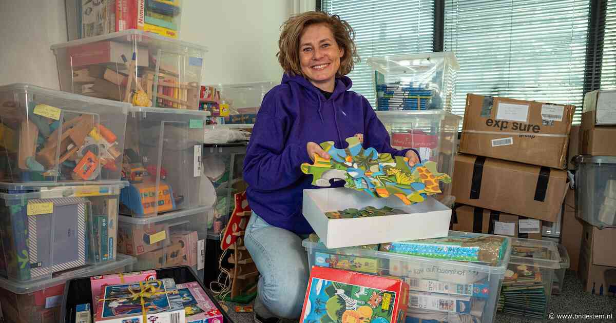 Nanda (47) verkoopt tweedehands speelgoed, want weggooien is vaak niet nodig: ‘Kijk, die is toch zo goed als nieuw?’
