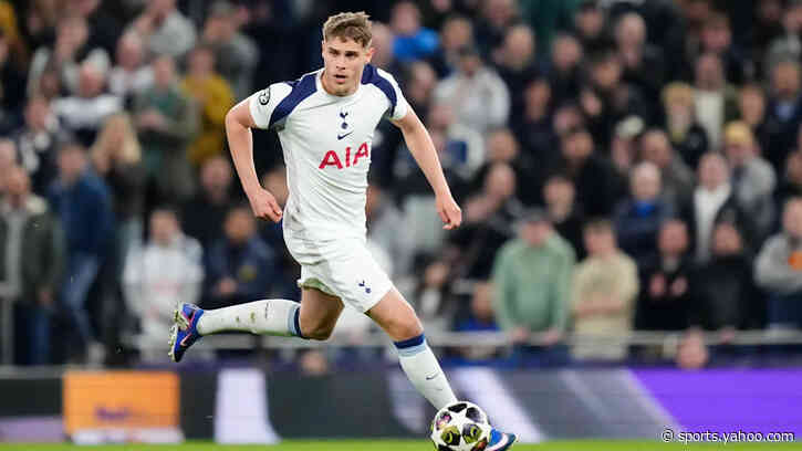 Report: Liverpool and Man United in the race to sign Premier League defender