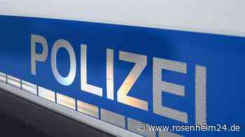 Rätselhafter Todesfall in Oberbayern: Mann liegt leblos neben Auto