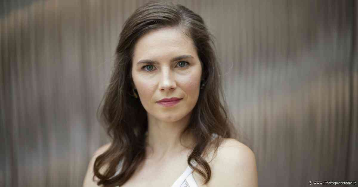 “È una storia di misoginia. Io e Raffaele Sollecito ci vogliamo bene”: Amanda Knox torna a parlare del delitto di Perugia. Le scuse (mai bastate) a Patrick Lumumba