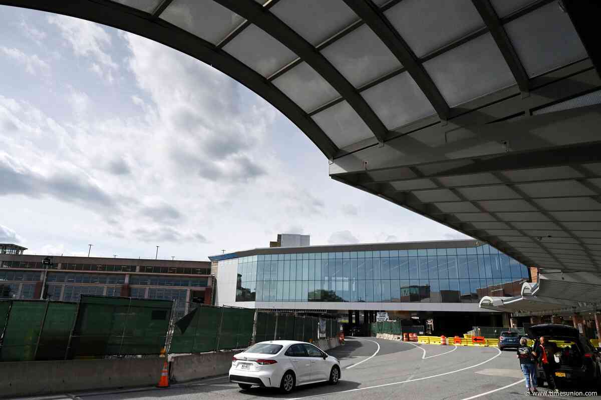 Albany International Airport investigates potential plane collapse