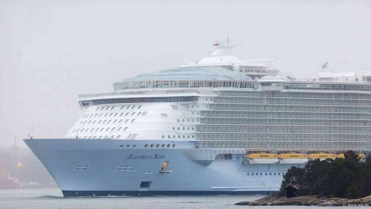 Crew-Mitglied benötigte dringend medizinische Hilfe: Kreuzfahrtschiff setzt Notruf ab